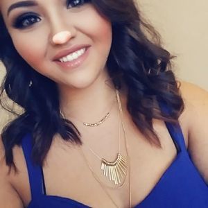 Meet your Posher, Selena